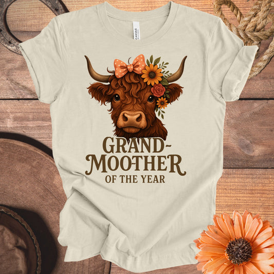 Grand-moother of the year graphic t-shirt product